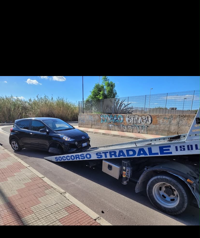 Caricamento auto incidentata su carroattrezzi Varese